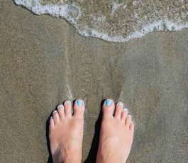 The 5 good reasons to go in the sun with semi-permanent nail polish on your feet