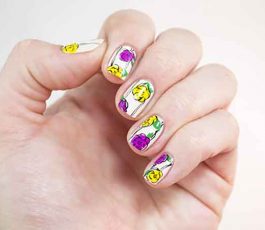 The floral manicure comes to celebrate spring even on our nails