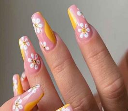 The nail art trends in summer 2022