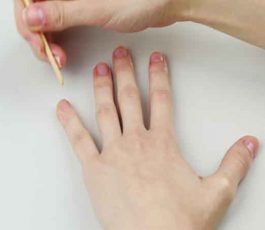 How to push your cuticles properly?