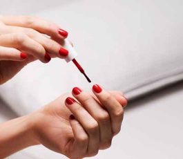 Varnish the nails: do as you wish!