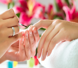 The application of semi-permanent varnishes: beauty salon vs at home