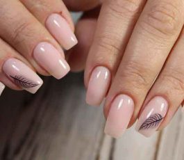 How to differentiate gel nails and acrylic nails?