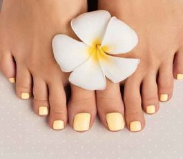 Trendy summer pedicures