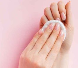 Remove nail polish with deodorant, is it possible?